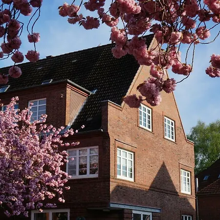 Lilo- Mittendrin Und Ganz Dicht Bei * 伊策霍